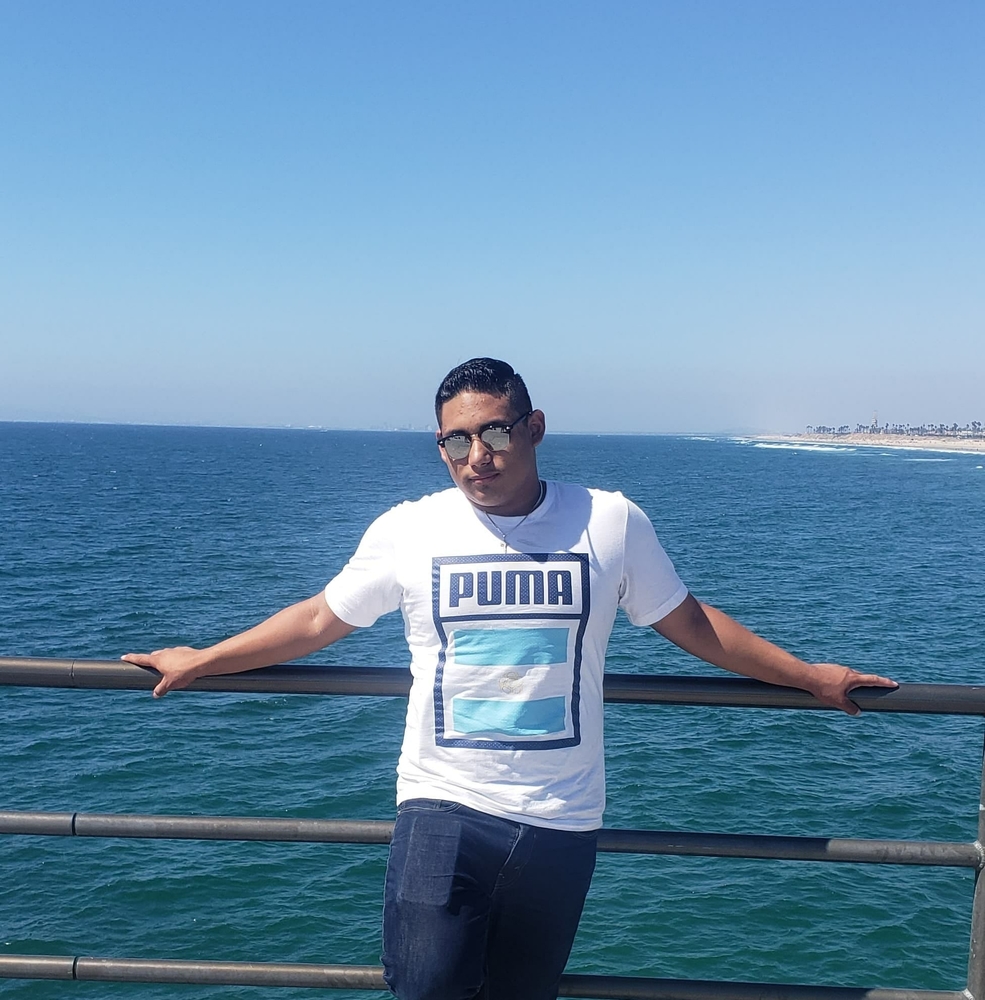 Meet your Posher, Luis alexis